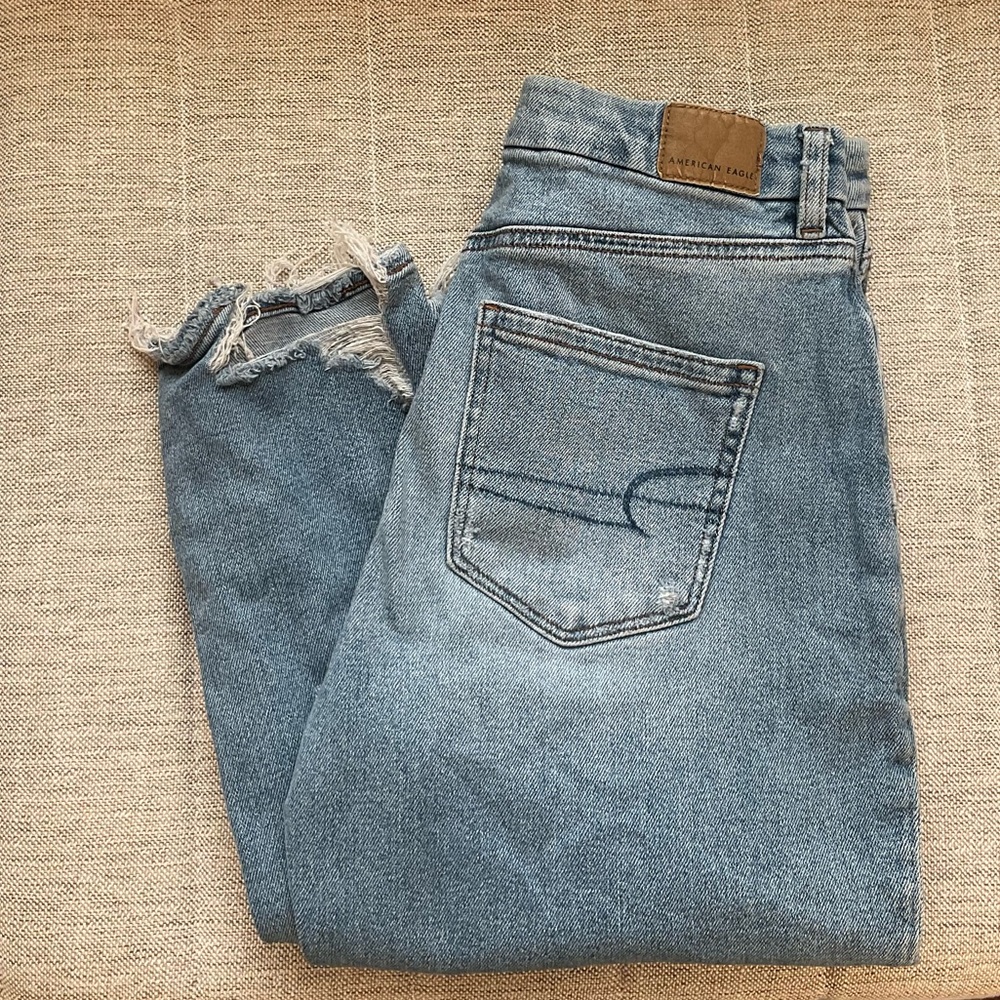 American Eagle Outfitters Hi-Rise Mom Jeans
